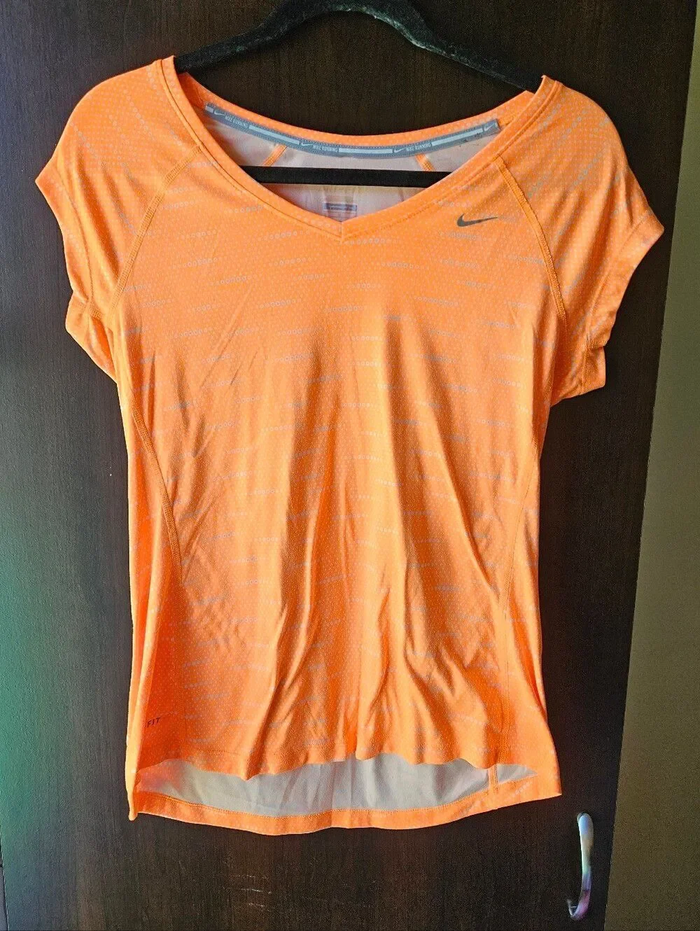 Nike Women’s Orange Short Sleeve V-Neck Performance Tee Size Medium